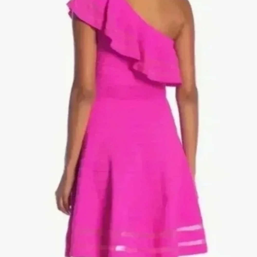 One shoulder tight dress